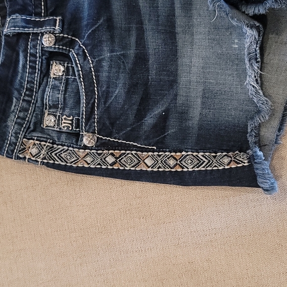 Miss Me Shorts Size 28 - Picture 4 of 4